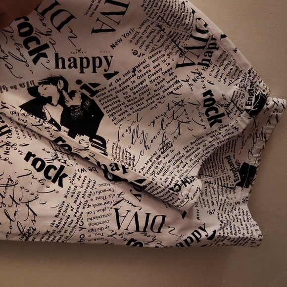 WOMANS ALLOVER PRINT PAPER WIDE LEG PANTS SIZE 5-7,STRETCH MATERIAL SUPER FUN - Picture 4 of 4